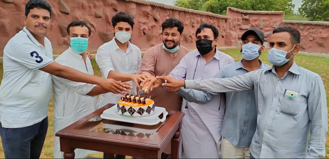 MattoSheraz's tweet photo. 31st July 
President #PPP Minority Wing Karachi Division 
( Mushtaq Matto ) Sahib and Other Co-Party Workers Celebrating The Birthday Of Jiyala #Muhammad_Aamir_Rathore 
#جنم_دن_بہت_بہت_مبارک https://t.co/7kMgmSd79f