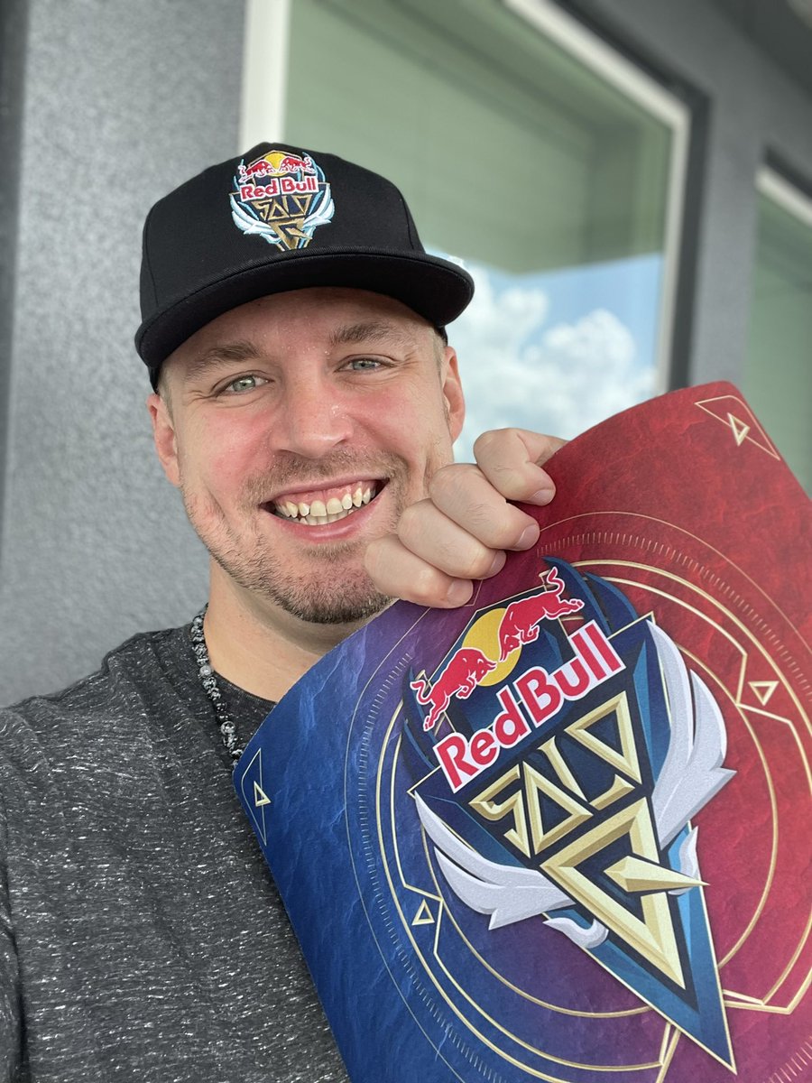 Taylor_S_Staff's tweet photo. Had a ton of fun today, BIG thanks to @redbullgaming for sponsoring the tournament today. Also HUUUUUGEEE thanks to @FullSail &amp; @FullSailArmada for hosting! #LeagueOfLegends #soloq #1v1 https://t.co/t2q02dZR7e