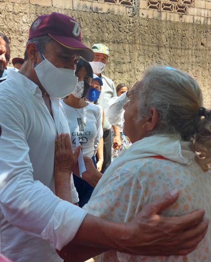 LuisSilva2022's tweet photo. TAMBIÉN MARHUANTA CONFIRMÓ SU VOLUNTAD DE CAMBIO EN UNIDAD

20 años sin agua
3 años con un transformador malo
25 años sin asfaltado
Un rosario de problemas y carencias!

Pero su espíritu de lucha está intacto!

Gracias Cañafístola, barrio Venezuela y Rafael Urdaneta por su Apoyo https://t.co/GdmYc7XJsV