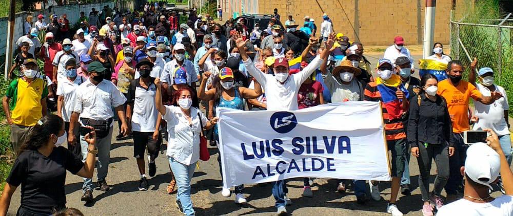 LuisSilva2022's tweet photo. TAMBIÉN MARHUANTA CONFIRMÓ SU VOLUNTAD DE CAMBIO EN UNIDAD

20 años sin agua
3 años con un transformador malo
25 años sin asfaltado
Un rosario de problemas y carencias!

Pero su espíritu de lucha está intacto!

Gracias Cañafístola, barrio Venezuela y Rafael Urdaneta por su Apoyo https://t.co/GdmYc7XJsV