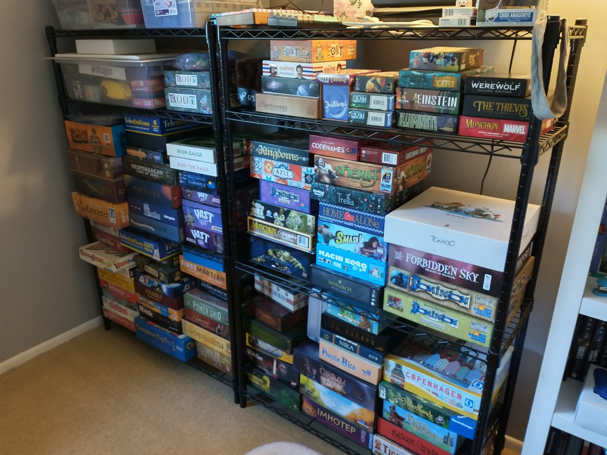 mwalt92's tweet photo. #JasperShelfieContest @BGTables https://t.co/gTnJYJKPoY