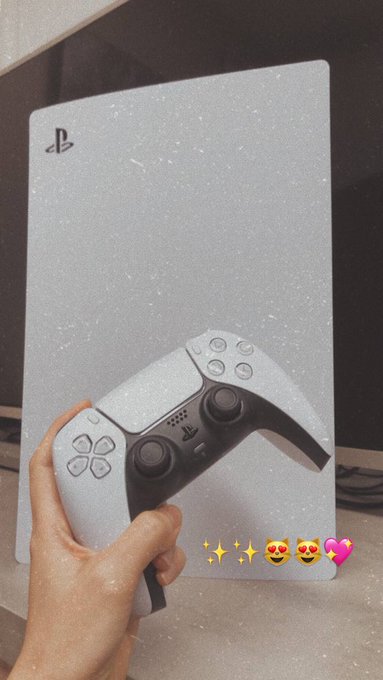 Now I have a PS5✌🏻 快乐 +100 精力  -100 https://t.co/cFLyO8SKmk