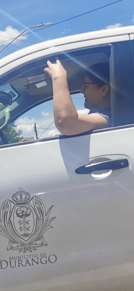 Oigan ¿pues no que ya no trabajaba <a href="/Majosantiestban/">MaJo Santiesteban</a> en el <a href="/durangocap/">Municipio de Durango</a>? ¿O nada más la escondieron del ojo público por lo del #SEDECOgate y la becaron? Que padre traer troca del mucipio, gasolina gratis 🤟🏽😎 #Durango