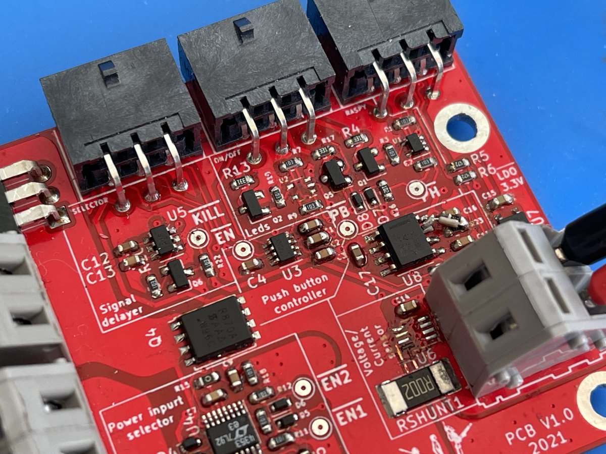 alf_arobase's tweet image. Aujourd’hui mise en route &amp;amp; test d’un carte de gestion/commutation de la puissance pour les robots de la @CoupeRobotique faite avec @evolutek42 Il y a pas mal de petites corrections (on a eu droit à de la #MagicSmoke sur un INA219) assez pour a terme faire une v2 du PCB. #CDR2022