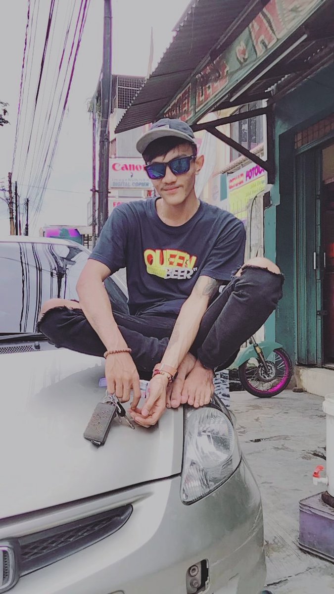 DedeDwiii's tweet photo. @radenrauf Jomblo jomblo gini juga gapernah ngerebut pacar temen 😅 #LoveStory https://t.co/0saEmnC0ac