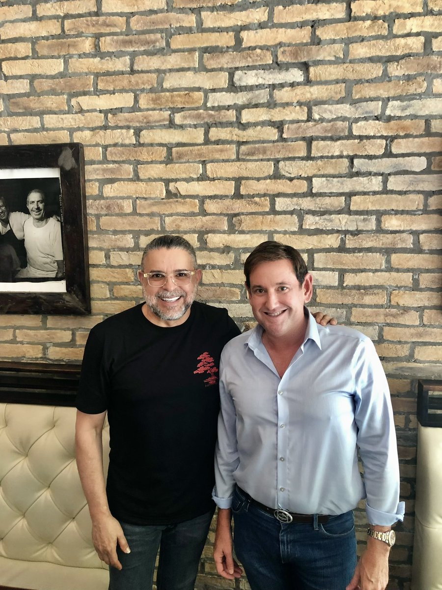 You never know who you will run into when you have lunch on <a href="/LncolnRd/">Lincoln Road</a>. With singer @luisenrique “El Principe de la Salsa”. #LuisEnrique <a href="/LincolnRoadMall/">Lincoln Road Mall</a>