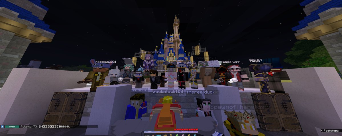 ichikamaia's tweet image. Our fairy garden did an impromptu trip to Disneyworld!✨Thank you to @imaginearsclub for creating such a magical and beautiful Minecraft server!🏰💚🌷#ichimaia