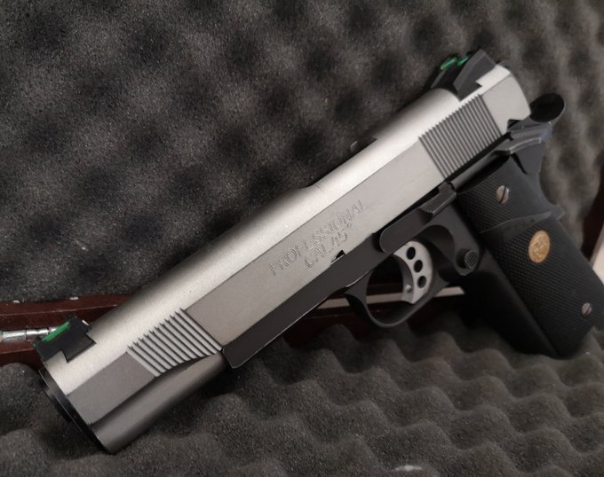 ツートンカラーの銃はカッコいいのtwitterイラスト検索結果 古い順