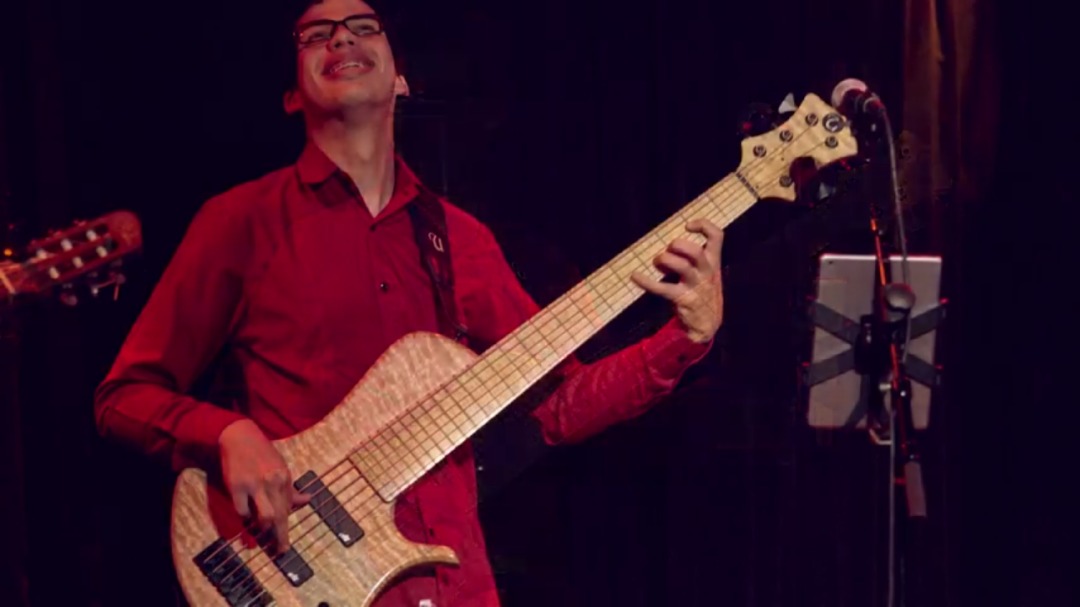 Hoy día del cumpleaños de Gustavito lo recordamos con su gran sonrisa. 
🎂
Celebramos su vida y sus logros. Gracias todos por sus mensajes, fotos y videos recordándolo, un gran abrazo.

Familia Márquez