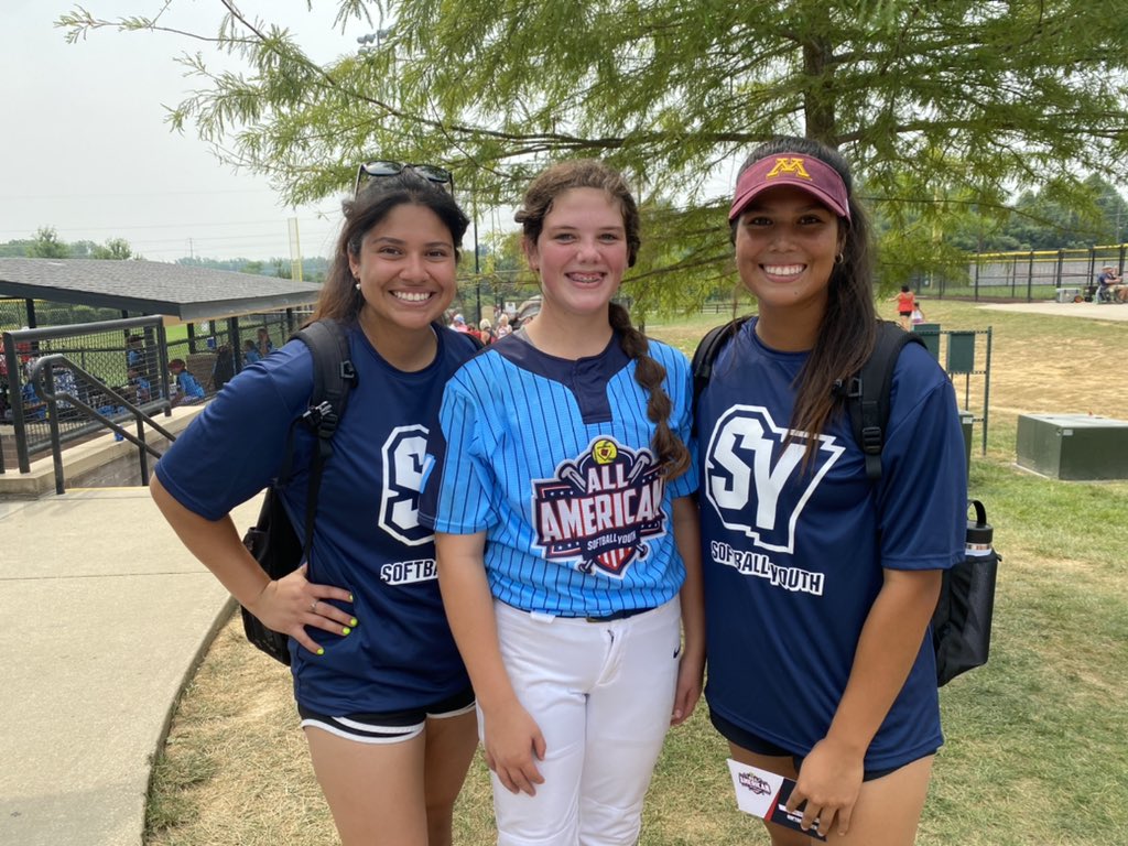 RemieSmith19's tweet photo. Very cool to meet @nani_valencia19 and @_pvalencia21 at the @softball_youth All-American Games today. Thanks for the encouragement and advice. Love meeting fellow #sluggerfamily! @LadySluggersOrg #TeamAGG #SYAAG https://t.co/Q0e911Ahqn