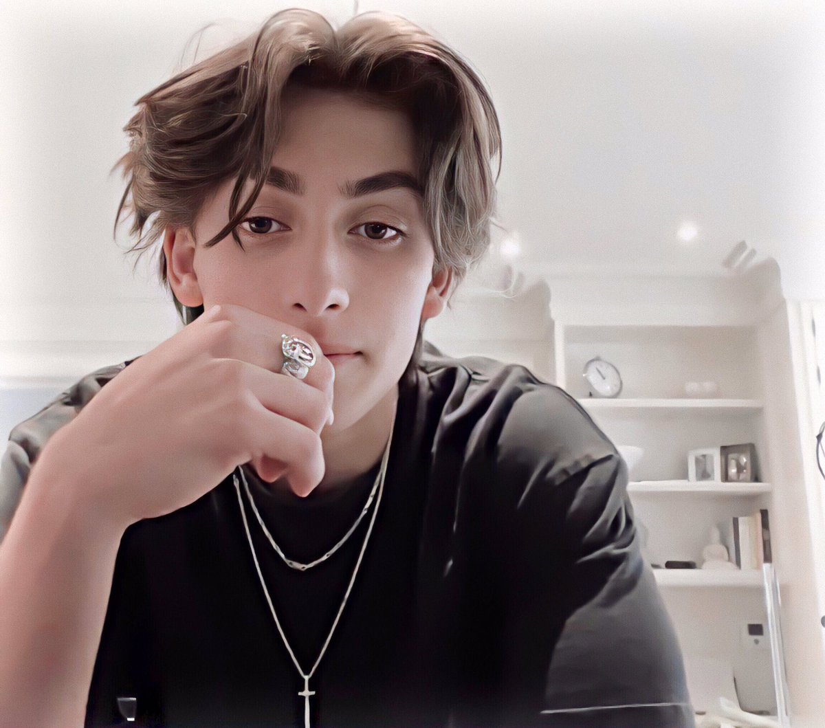 mlvsjvo's tweet photo. I would never get tired of staring at your beauty @johnnyorlando 🤎🤎🤎🤎
#JohnnyOrlando https://t.co/0Z0PXpL4RE