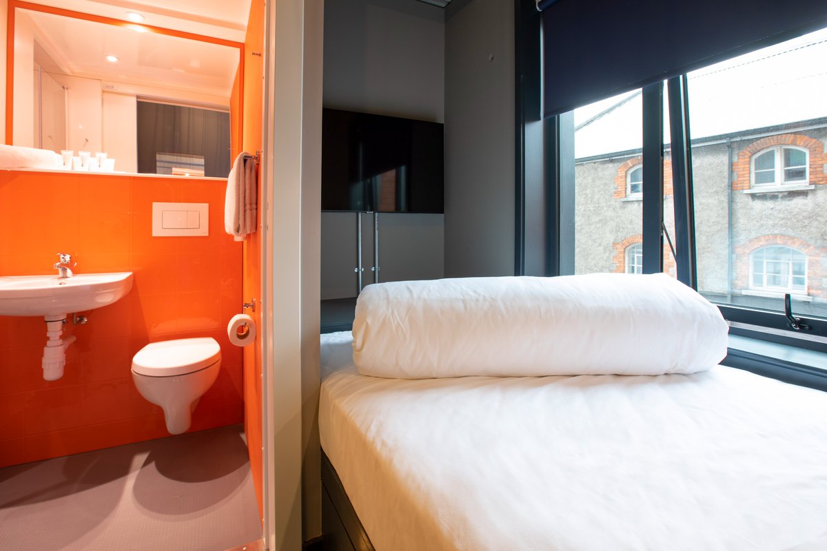 REZz_ie's tweet photo. From the window... to the walls 👀

#CorkHotels #DiscoverIreland #HotGirlSummer #Hotel #Ireland #Staycation #LoveIsland #LoveIreland #PureCork #Daycent #Cork #Ireland https://t.co/hK0u1WYo8U
