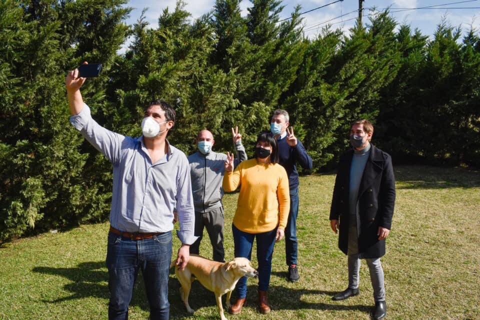 ferraitelli's tweet photo. ☀️✌🏼 Junto a compañeros y compañeras de Brandsen construimos la Unidad del peronismo de nuestra ciudad. Vamos a trabajar para tener la mayoría en el Concejo Deliberante y así lograr #ElBrandsenQueQueremos ❤️ https://t.co/0MAI4SWzBY