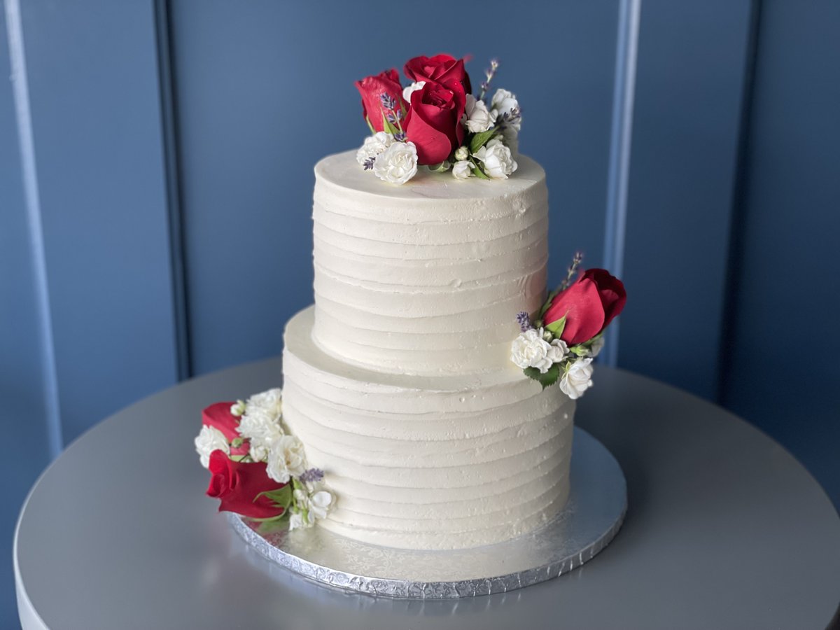 WildPoppyMarket's tweet photo. Summer Weddings!

#glutenfree #weddingcake #summer #wildpoppymarketladysmith
#ladysmithbc https://t.co/Yw1l9Vbmoq