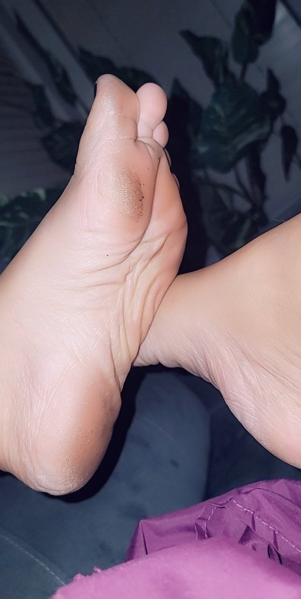 RayelynnI's tweet photo. My #dirty little #feet #followformoree 
#AdultWork #ContentCreator #subscribe #linkinbio #payme #loveme #Feet #foot #foottease https://t.co/W6z7BzUJPk