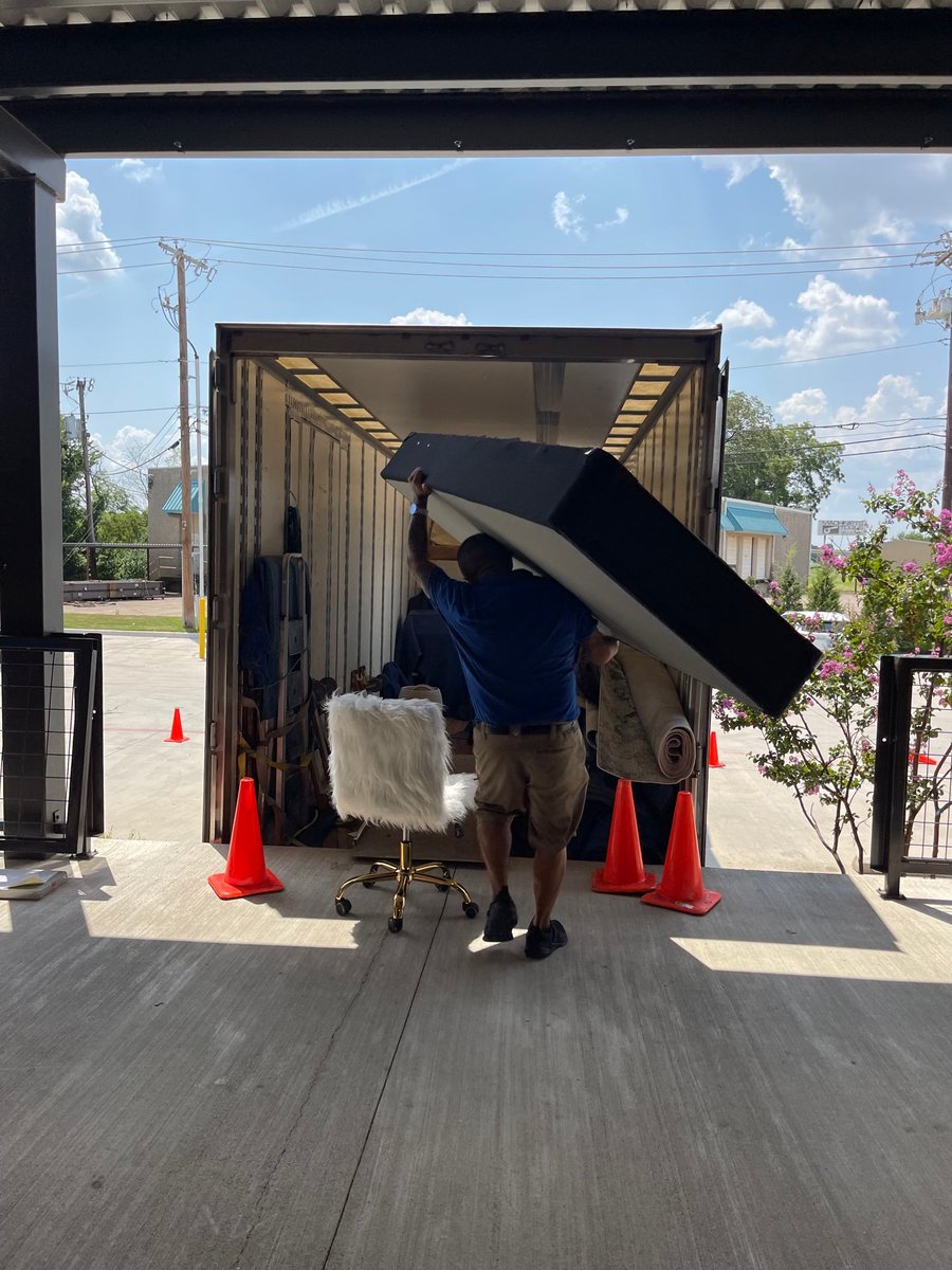 debbiewfleck's tweet photo. In partnership with #MercyHouse and #BrighterTomorrows, #AshleyHomeStore has donated over $50,000 in nursery, toddler and youth furniture to these two shelters that serve as safe harbors for expecting mothers. https://t.co/Y4XJtkxhD5