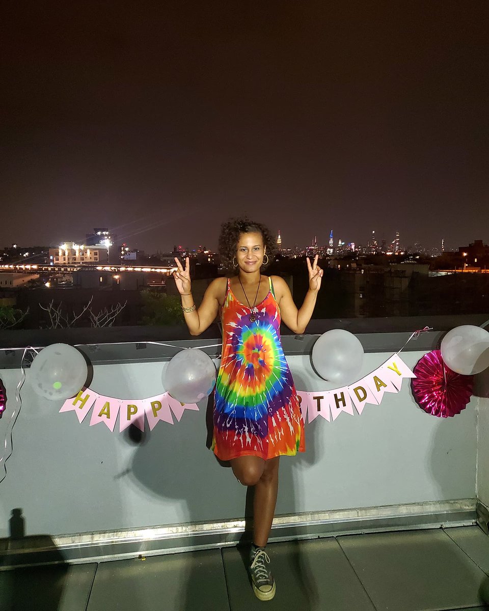 MsJesslynBlue's tweet photo. I swear, guys, I didn't come for the rooftop birthday party, I came for the #rooftopjam session by @vferg and his amazing artistic friends. But somehow I think we all hung out together by the end of the night. #Goodvibes! 🎉🙏🏾💫❤🎶
#actor #sagaftraactor #poet #model #author #NYC https://t.co/n0G46yq2Is