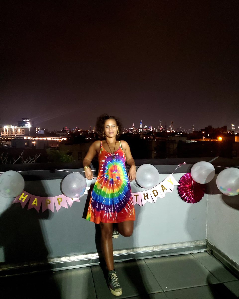 MsJesslynBlue's tweet photo. I swear, guys, I didn't come for the rooftop birthday party, I came for the #rooftopjam session by @vferg and his amazing artistic friends. But somehow I think we all hung out together by the end of the night. #Goodvibes! 🎉🙏🏾💫❤🎶
#actor #sagaftraactor #poet #model #author #NYC https://t.co/n0G46yq2Is