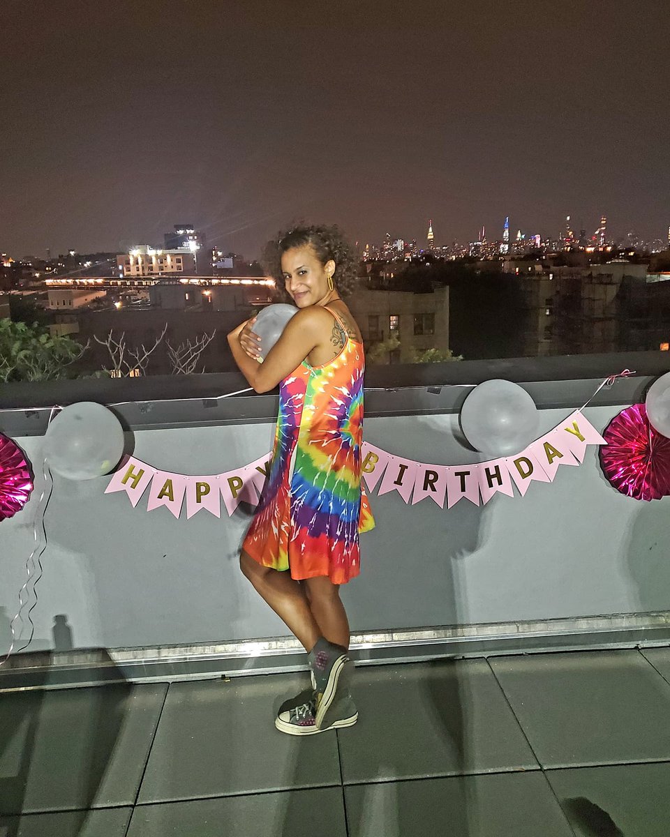 MsJesslynBlue's tweet photo. I swear, guys, I didn't come for the rooftop birthday party, I came for the #rooftopjam session by @vferg and his amazing artistic friends. But somehow I think we all hung out together by the end of the night. #Goodvibes! 🎉🙏🏾💫❤🎶
#actor #sagaftraactor #poet #model #author #NYC https://t.co/n0G46yq2Is