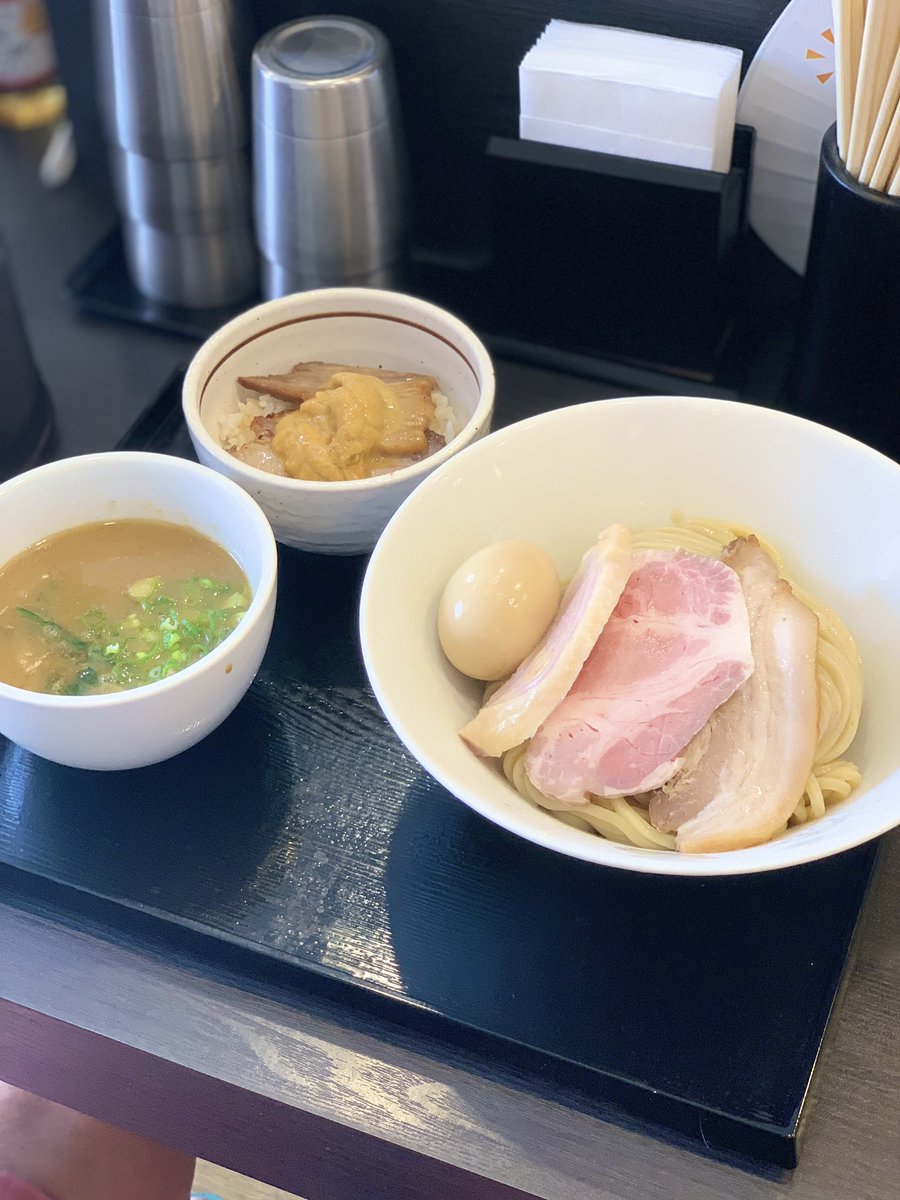 NIBONIBOMAN1's tweet image. スープ割りも手を抜かず素晴らしい出来黒豚×生ウニの海の香の贅沢丼に納得♡
4周年に相応しいスペシャリティw
ご馳走様でした😋
#麺や福はら
#特製濃厚魚介つけ麺
#黒豚う肉丼
#大和肉鶏
#鹿児島県産黒豚
#千葉県産林SPFポーク
#北海道産塩水ウニ
#保奈美ちゃん特製肉団子
#焼き干し羅臼昆布宗田鰹