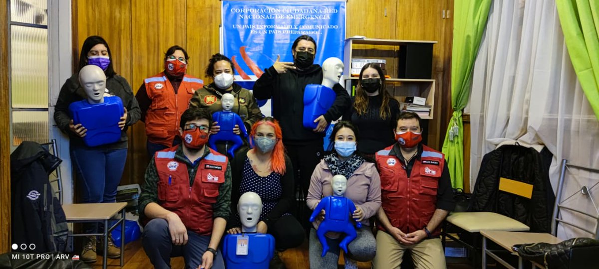 RNEAraucania's tweet photo. #RNEWeb | Voluntarios de RNE Araucanía realizaron nuevo #CursoRCP y uso DEA gratuito en #Temuco #Araucania 👉 https://t.co/BctGwZS6Yr / @RneRadio @reddeemergencia @municipiotemuco @NeiraTemuco2021 https://t.co/0BkYT32PEF
