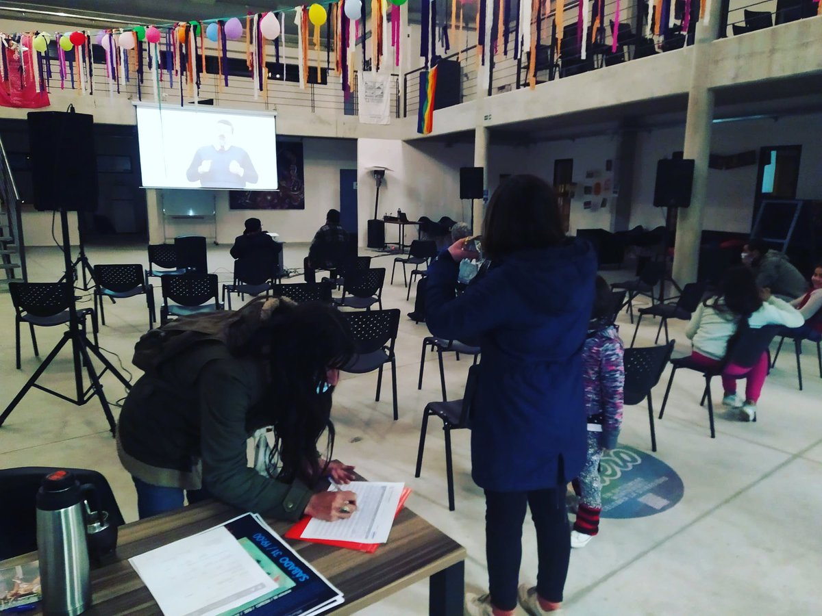 Y cerramos el aniversario del <a href="/AlbaRoballo/">Centro Cultural Alba Roballo</a> a todo cine, con la proyección de ALELÍ 🙌🏻🎥
Volvió el cine al oeste!
<a href="/OestAudiovisual/">Oeste Audiovisual</a> <a href="/mvdaudiovisual/">Montevideo Audiovisual</a>