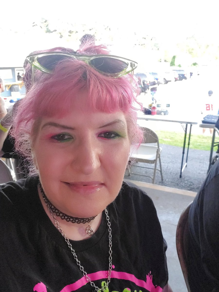 ViletsVarieties's tweet photo. Here live at #nwwe #summersizzler! https://t.co/GhHd7zmfdn