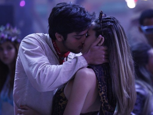 N0VEL1NHA's tweet photo. ─  assistindo MALHAÇÃO 2012 𖥻 a thread • https://t.co/NeBLMEHPkD