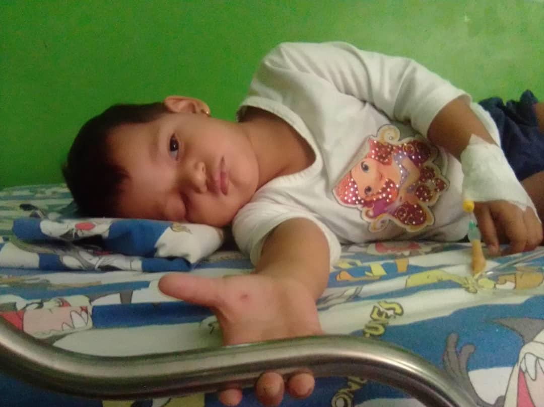 MamaLisVzla's tweet image. #Emergencia nuestros angelitos están recayendo, Jelianny debe ser intervenida urgentemente ya que tiene posible tumor en su ojito izquierdo. La cirugía son $1500.
Y seguimos con la Resonancia de Yondrelis también con posible recaída son $430. Ayuda por favor. Presupuestos 👇👇