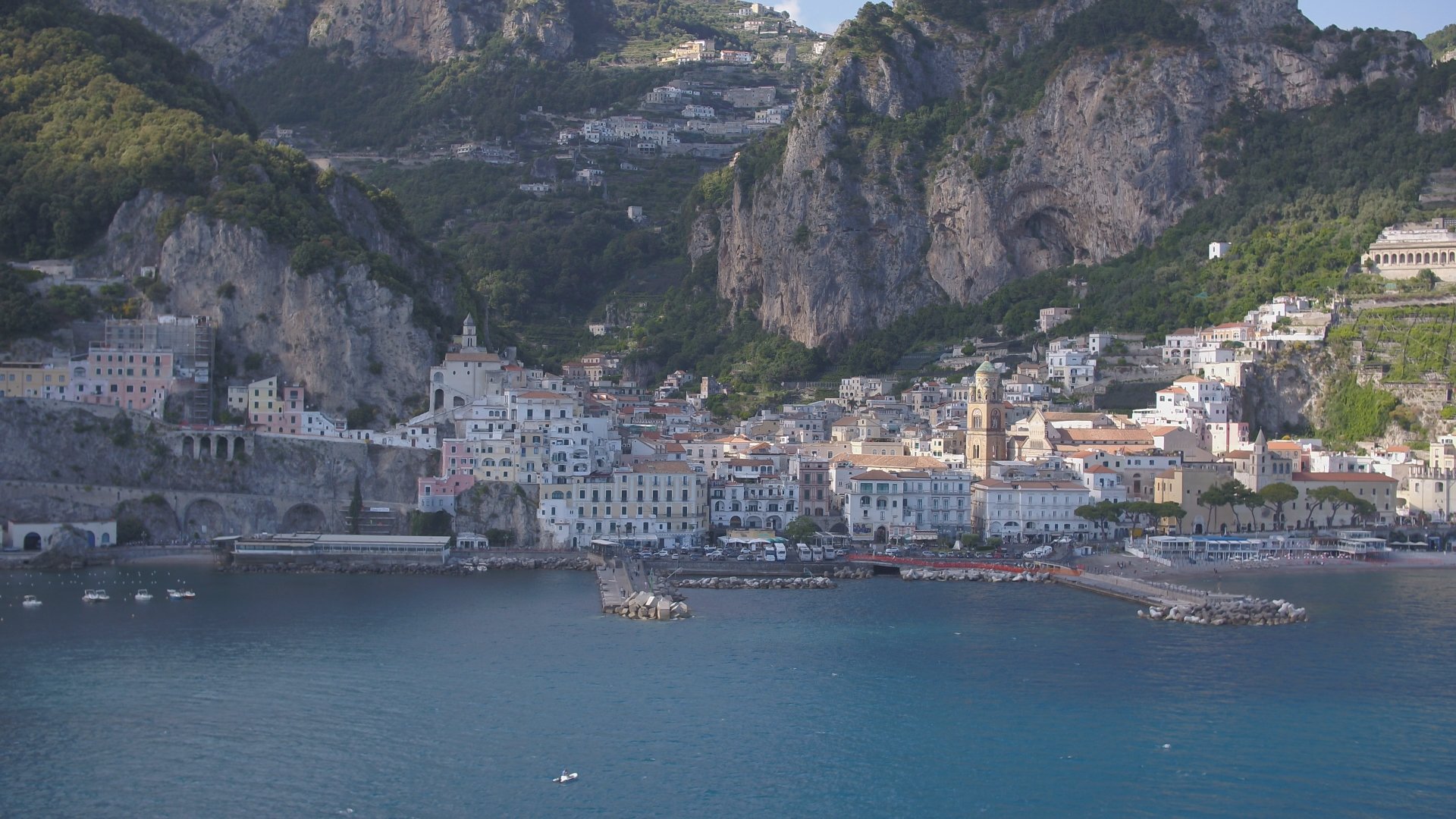 世界遺産 本日は放送休止 次回の放送は8月15日 イタリア の アマルフィ海岸 です 地中海の青い海と 海岸沿いに築かれた美しい街並み 映画の舞台としても知られ 世界一美しい海岸 と謳われる絶景の地です 世界遺産 イタリア アマルフィ海岸