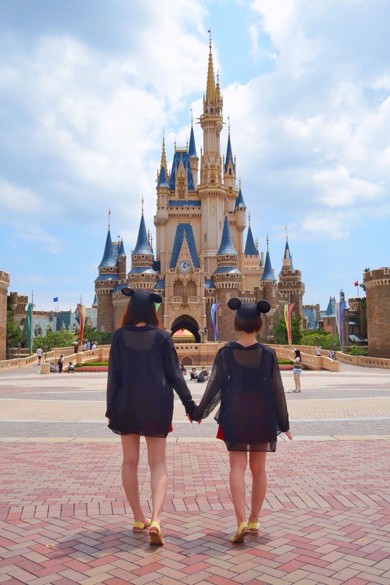 Lala 21 07 31 相方とこの日にディズニー行くようになって今年で10周年 原点回帰でミッキーコーデです O いい写真たくさん撮って貰ったので見せたいマン今年もです ディズニー ディズニーランド 夏ディズニー お散歩フォト ミッキーコーデ