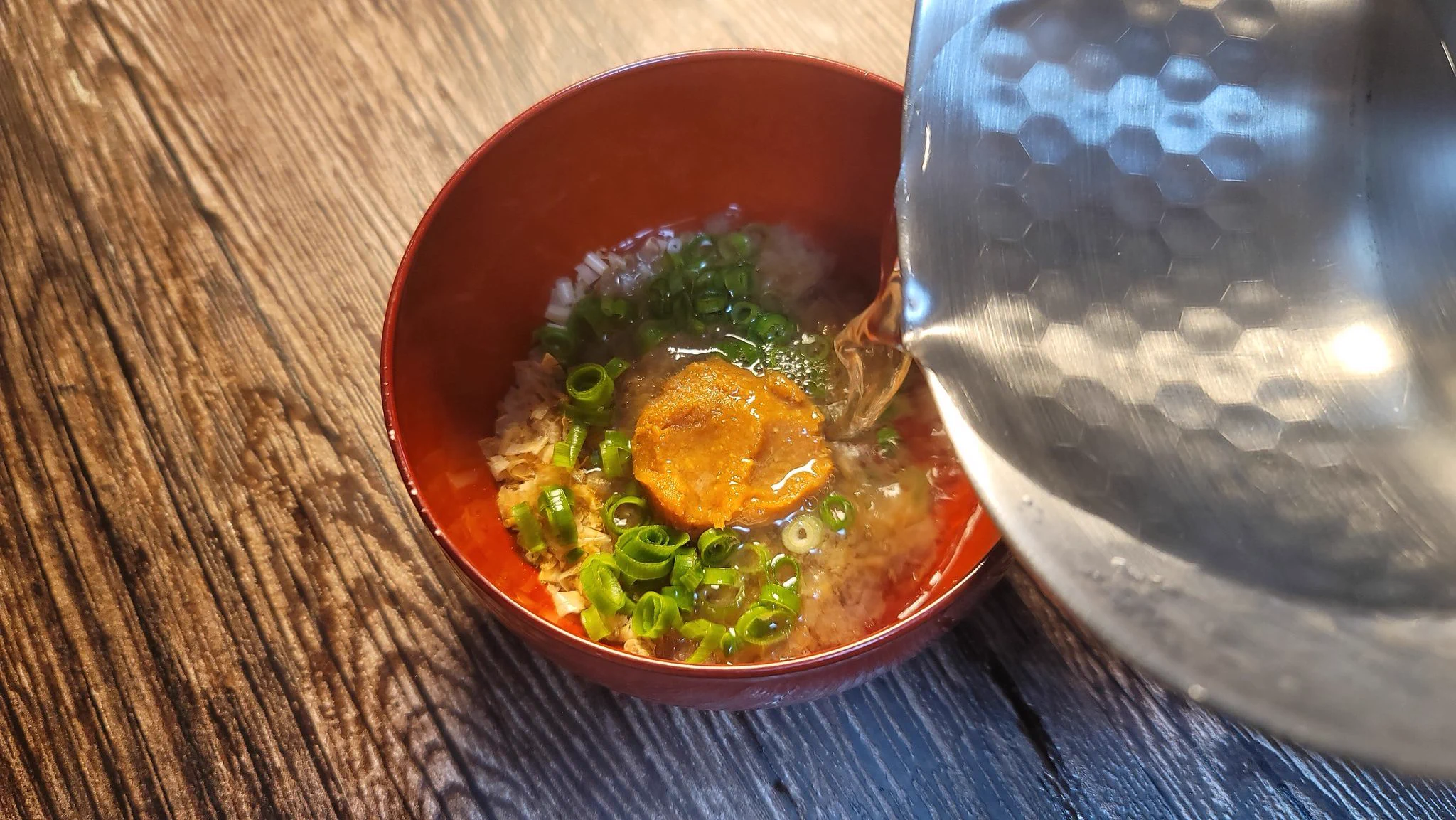 覚えておくと凄く便利そう！とっても簡単な即席味噌汁レシピ！