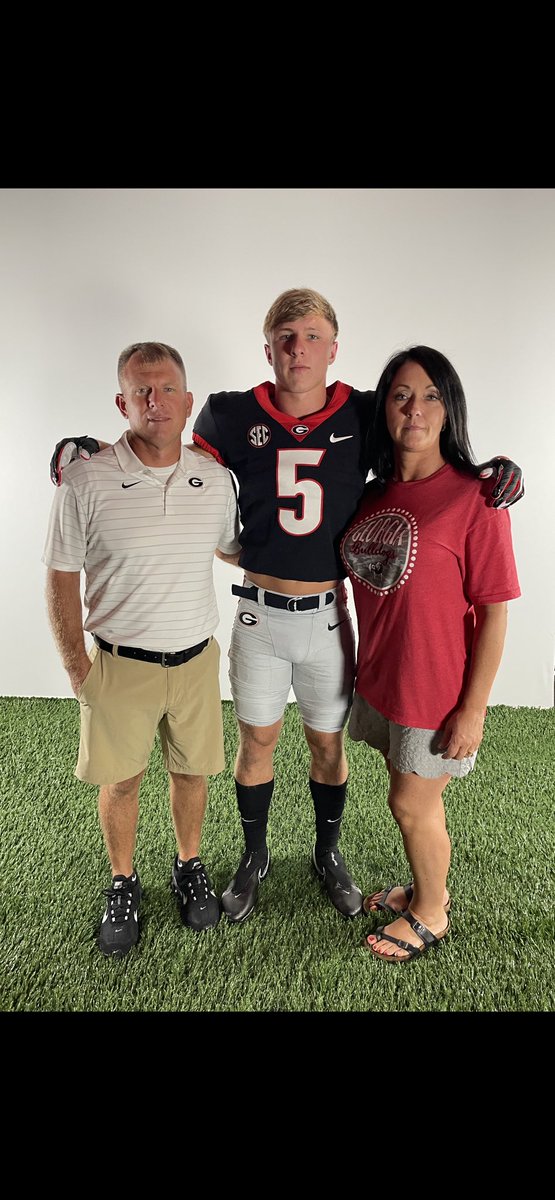 Beyond blessed to receive an offer from The University of Georgia🐶 #godawgs <a href="/KirbySmartUGA/">Coach Kirby Smart</a> <a href="/Coach_Hankton/">Cortez Hankton Jr.</a> <a href="/CHSJacketsFB/">Calhoun Football</a> <a href="/RecruitGeorgia/">Recruit Georgia</a> <a href="/NwGaFootball/">NwGa Football</a>