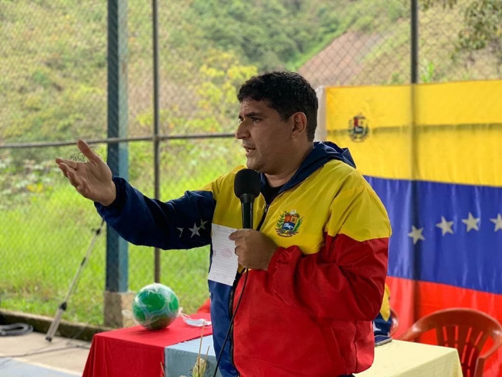 leales_'s tweet photo. #31Julio  || ENTÉRATE 📲👇

Desde los Pueblos del Sur, parroquia Chacantá, municipio Arzobispo Chacón, el precandidato para la Gobernación del estado Mérida, @JEHYSONGUZMAN sostuvo una importante asamblea en la que participaron, de manera activa, las bases del @PartidoPSUV https://t.co/PW84Tll6QE