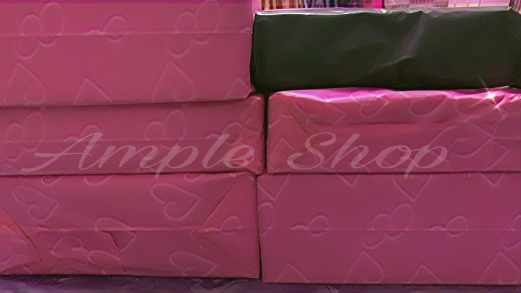 AmpleShop's tweet photo. Postage for today🥳🥳We will give the tracking numbers to our customers after we posted the parcel🥳😆💜
#AmpleShopUpdates https://t.co/ycomnliaCZ