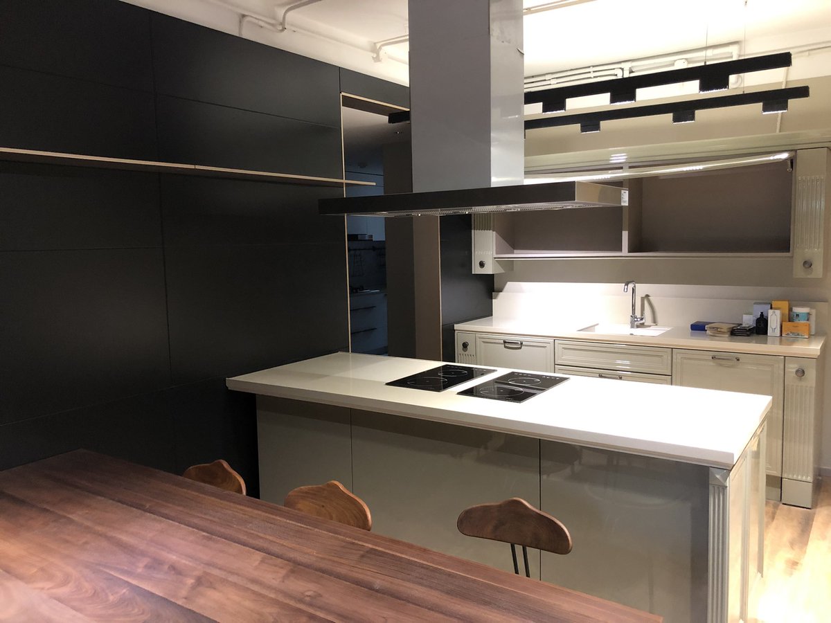 女朋友提分手，原因简单到不可理解。当今社会，分手和离婚会变得很普遍，只因为我们是独生子女的一代，两人之间更在乎的是自己的喜好而并非他人，毕竟我们都没有兄弟姐妹，相互理解和包容的能力不如长辈，这就是现实。