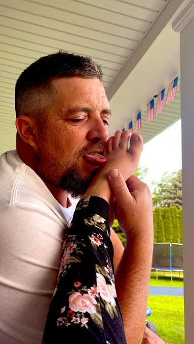 Size 5ft 👣 Who&rsquo;s loving them feet like we do? Follow for more @bonnie101clyde and on Onlyfans🦶  #retweet<a href="/tag/retweet"class="tags"><span>#retweet</span></a><a href="/tag/footporn"class="tags"><span>#footporn</span></a><a href="/tag/subscribenow"class="tags"><span>#subscribenow</span></a><a href="/tag/footlicking"class="tags"><span>#footlicking</span></a>