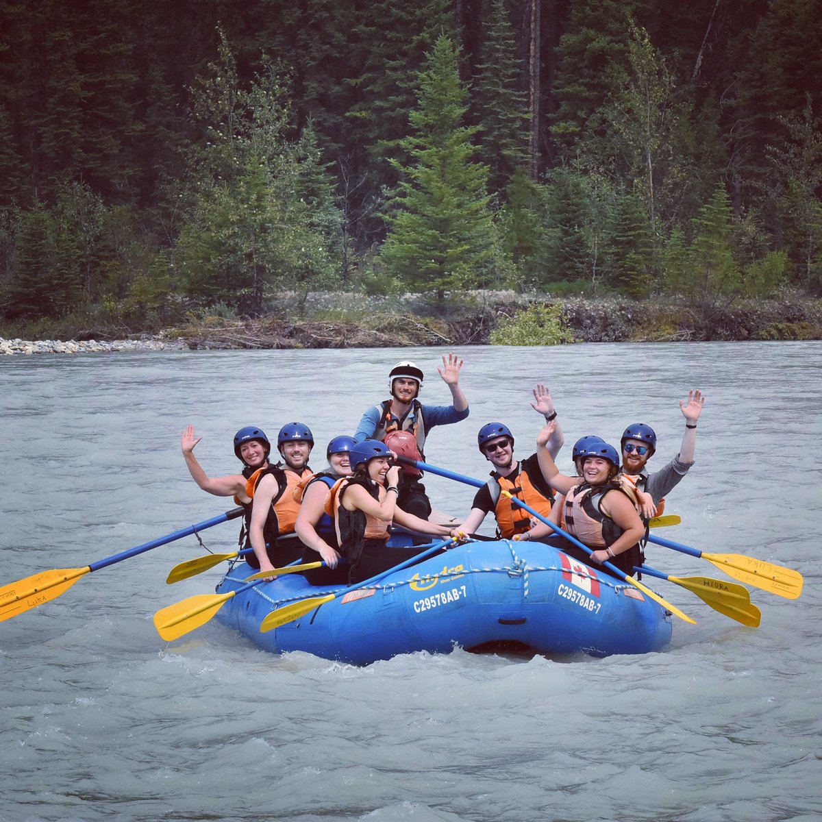 Had a blast whitewater rafting down Kicking Horse River with <a href="/HydraRiverGuide/">Hydra River Guides</a> Highly recommend it if you're up for 20km of rafting with rapids up to Class IV!
#explorecanada #whitewaterrafting #canadianrockies