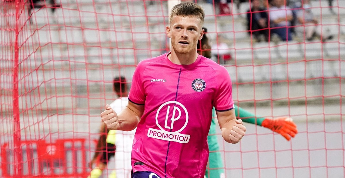 TFCDatabase's tweet photo. ⁉️Le saviez-vous⁉️
@evitthealey devient le 1er joueur du @ToulouseFC à marquer lors de chacune des 2 premières journées de championnat depuis @WissBenYedder en août 2014.
C'était il y a 7 ans.
#ASNLTFC https://t.co/9AfSkkWnFp