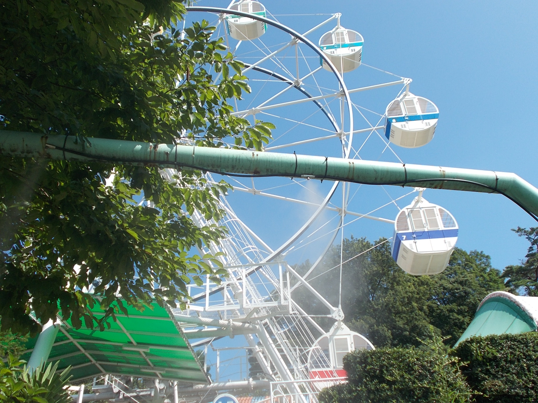 アースケア桐生が岡遊園地 公式 Auf Twitter ８月到来 今日も暑くなりそう こんな日は 三高産業さん設置の濡れないミスト ひんやりスペース でひと涼み 他にも観覧車下など数か所でミスト稼働中 本日 観覧車ご利用の小学生以下のお子様先着50名様に