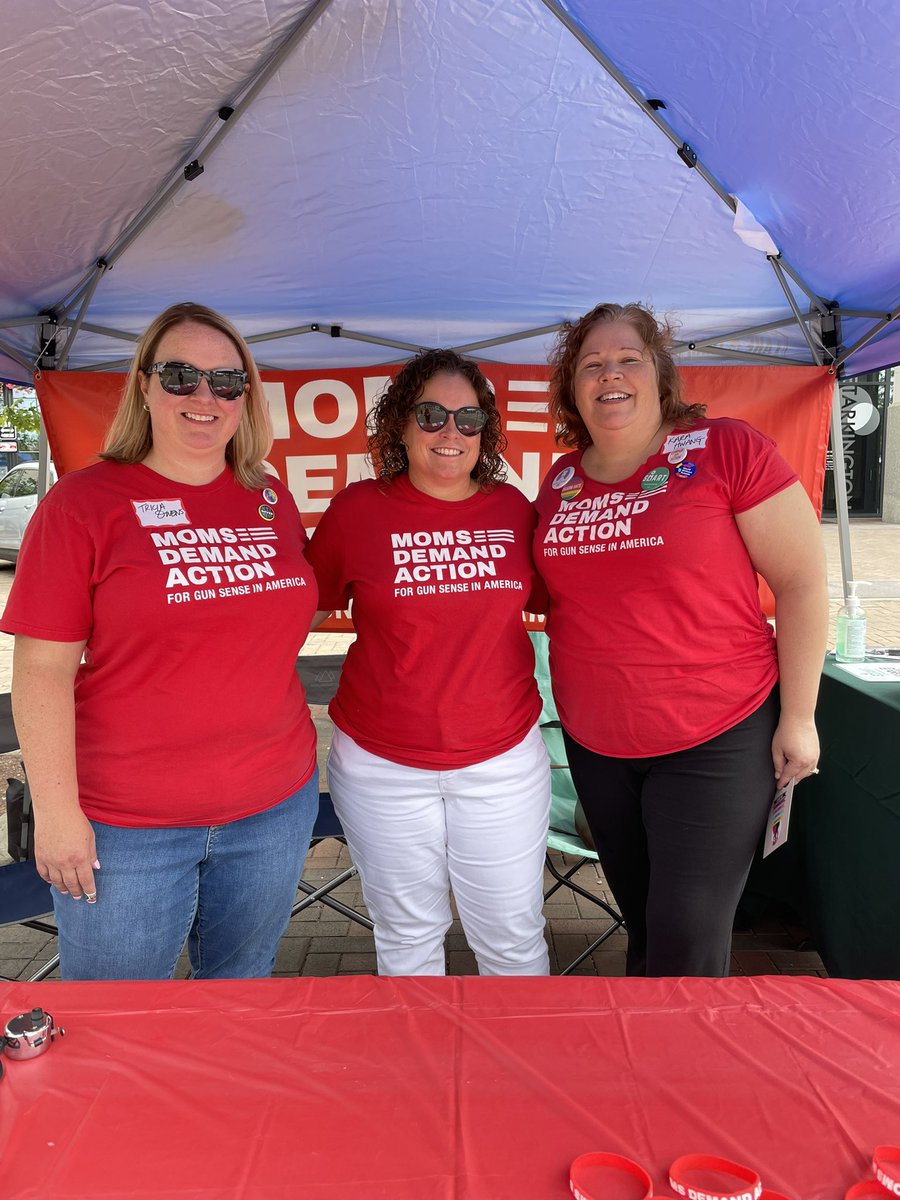 Hamilton County, Indiana @momsdemand is proud to support our school’s equity efforts at the celebration for a equity in Education event in @cityofcarmelin today! Thank you for having us, <a href="/NobDiversity/">Noblesville Diversity Coalition</a>, @recnfishers, <a href="/cee21_/">celebrationforequityined</a>, @care_indiana!