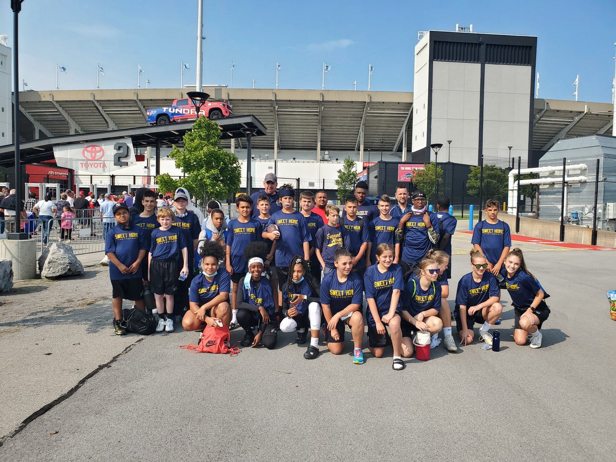 monaco_pe's tweet photo. Heck of a final day of flag football on the Bills home turf with Sweet Home teams going 5-1 and taking 1st in the 7th/8th girls division and in the 6th grade division. #gobills 🟨🟦🟨🟦 @SHCSDAthletics https://t.co/SwxfMfHHxp