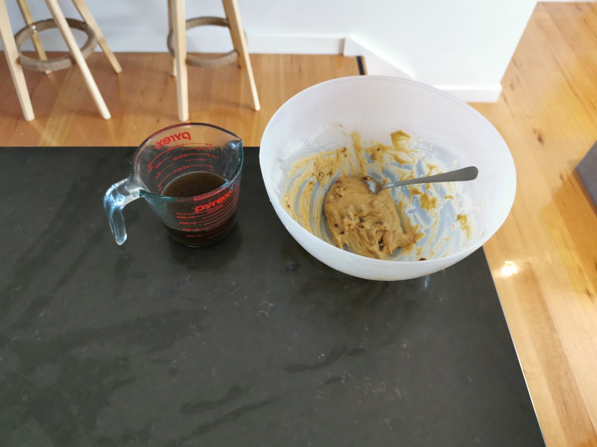 VMN_alex's tweet photo. Procrasti-baking #bakingchat @AshaRaoRMIT https://t.co/OBDJ7xFbdl
