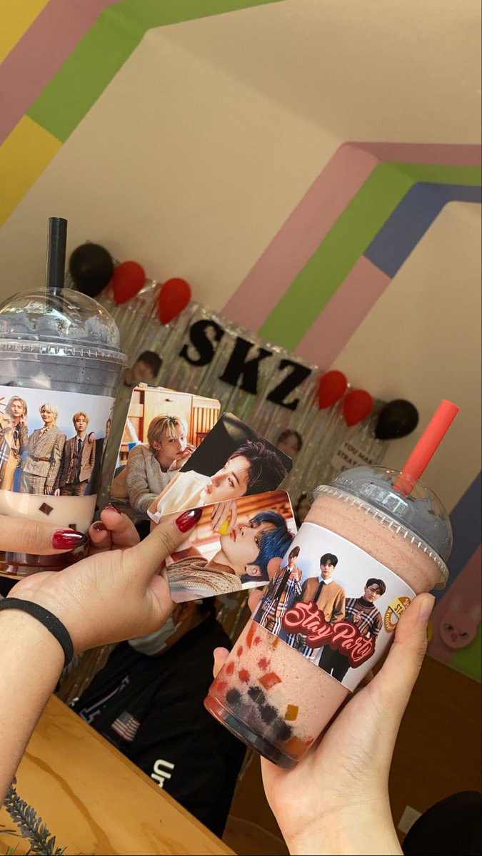 skzlatamproject's tweet photo. El día de hoy un conocido café de la ciudad de México tuvo un evento para festejar a STAY en el cual pudieron adquirir de merch fanmade y disfrutaron de un ambiente totalmente dedicado a @Stray_Kids 
Con las bebidas les dieron pcs y también rifaran un álbum. 
Cuéntanos si fuiste https://t.co/M6j4i7AhY1
