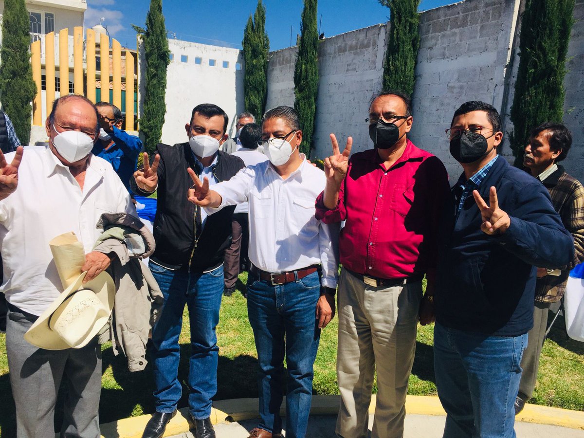 LineaTeziutlan's tweet photo. El día de hoy la militancia y simpatizantes del Partido Acción Nacional de libres, oriental, tepeyahualco, grajales, ciudad serdán, recibieron con gusto a Marcos Castro Martínez, quien dio a la tarea de saludarlos y refrendar ese compromiso de unión y trabajo dentro del partido https://t.co/Lrnj8wVplf