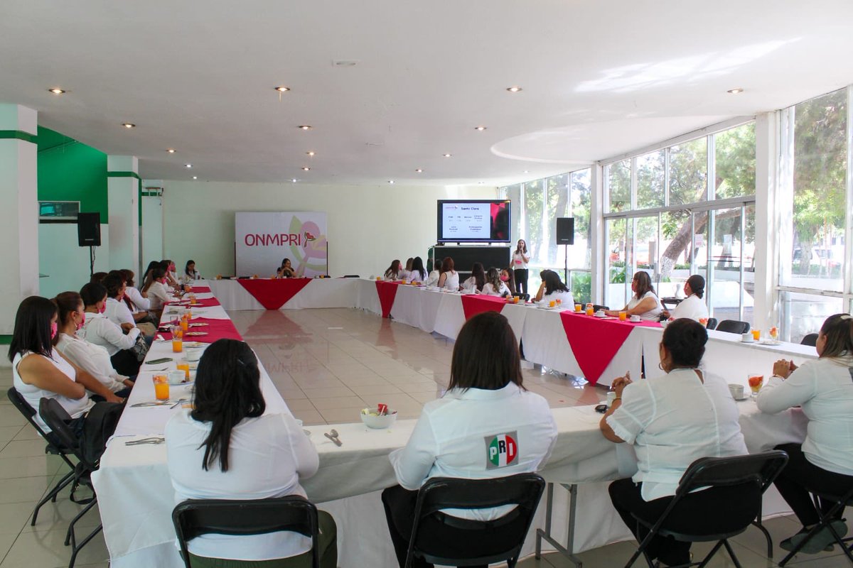 SugheyTorresR's tweet image. Sostuve reunión de trabajo, con dirigentes mpales de @ONMPRIDurango. Fue un encuentro de evaluación, reflexión y compromiso con nuestro partido #PRI 
Estamos listas para seguir trabajando, avanzando y lograr mejores oportunidades para tod@s

Vamos juntas
#JuntasPorDurango 🌷