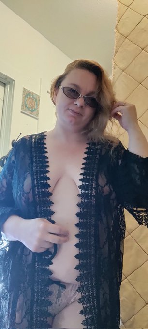 🔥Going live on Chaturbate in 10 min! Going to try a ticket show. 25 tokens. Show starts at 8:30! Come