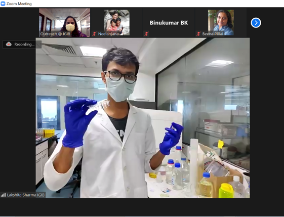 IGIBSocial's tweet photo. #LiveDemonstrations from the lab with our #ScienceAmbassadors in action. @PadiaKedar and @Lakshitaaaa_s totally rocked this session and passed on their zest for science and how it works in the lab to the participants instantly. https://t.co/am876PCj26