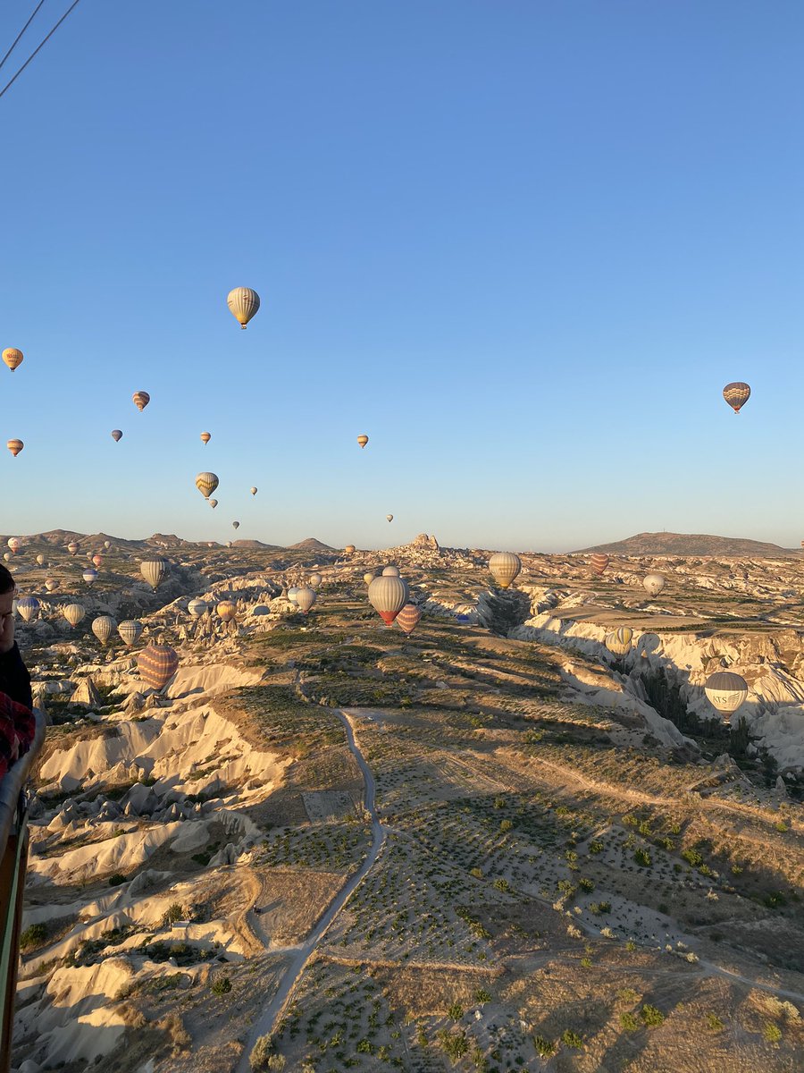 AlaaDaraghme's tweet image. Hot Air Balloons during sunrise in Cappadocia 🎈 🍷