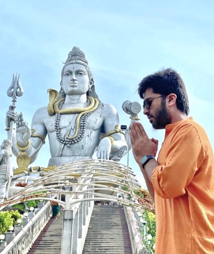 SilambarasanTR_'s tweet photo. Nandri Iraiva 🙏🏻

#OmNamahShivaya 
#Atman 
#SilambarasanTR https://t.co/WxU4b5KLhN